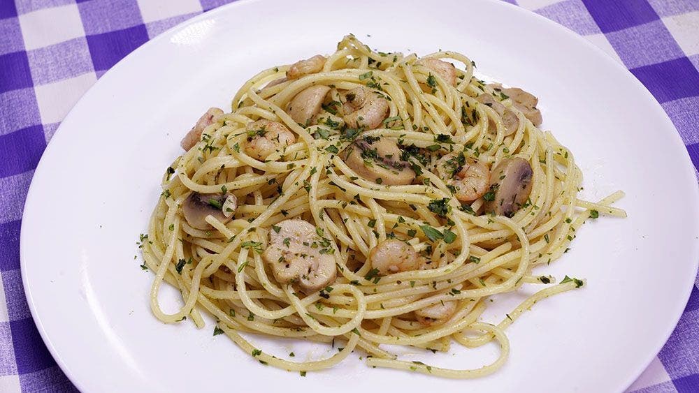 Espaguetis con champiñones y gambas. Una receta FÁCIL y RÁPIDA.
