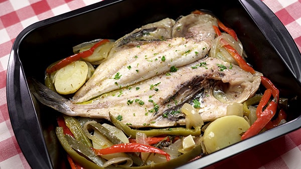 Dorada al horno con verduras