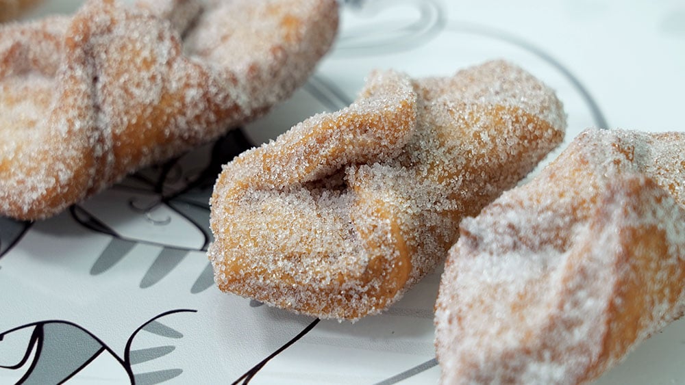Pestiños de azucar. Elabora de forma fácil y rápida este delicioso postre. Una receta tradicional de la abuela, ideal para Semana Santa.