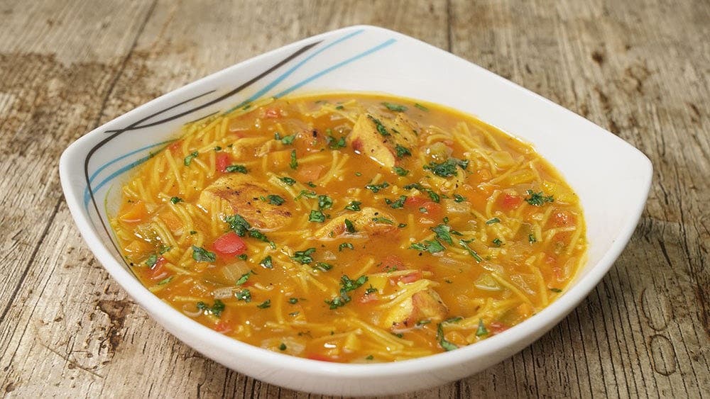 Sopa de pollo con fideos y verduras - Cocina Casera y Facil