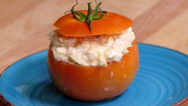 TOMATES RELLENOS DE ATÚN
