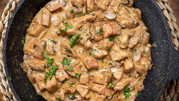 LOMO EN SALSA DE CHAMPIÑONES