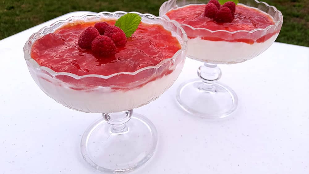 Vasitos de tarta de queso o mini cheesecake. Una receta sin horno muy facil y rapida de hacer con pocos ingredientes. ¡Pruébalo!